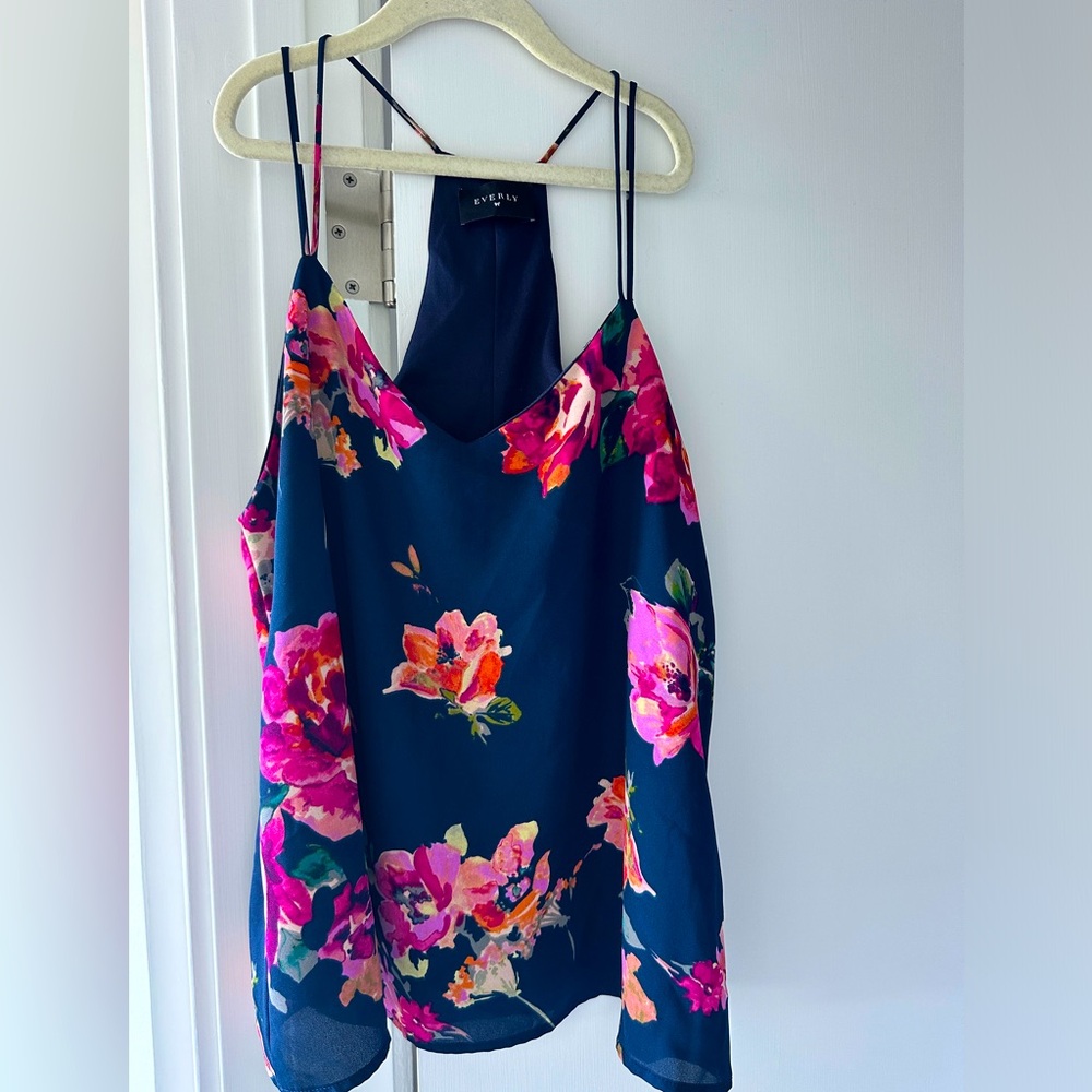 NWOT Everly floral tank